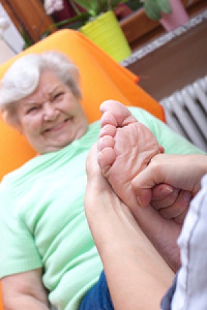 How to Help Seniors Care for Their Feet